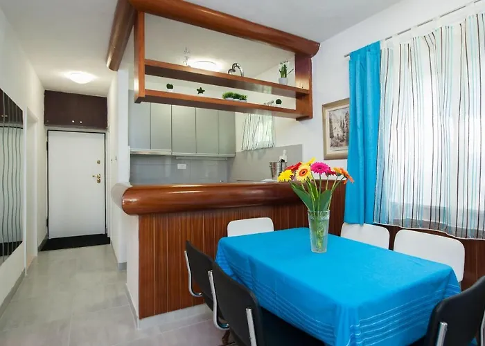 Doris Villa *