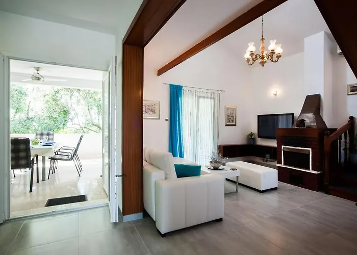 Doris Villa *