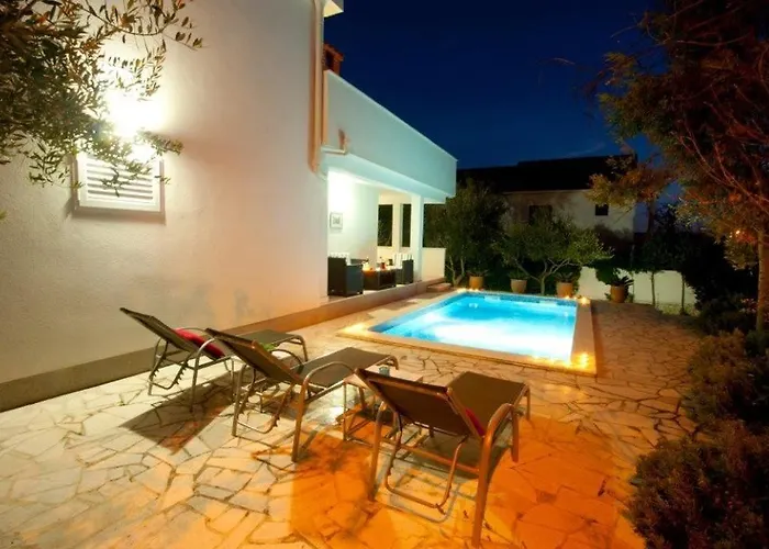 Doris Villa *