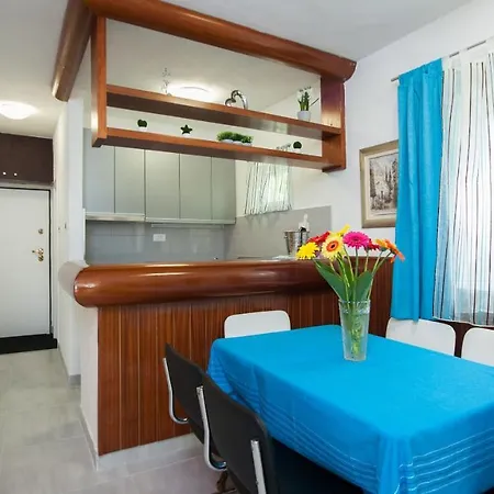 Doris Villa *
