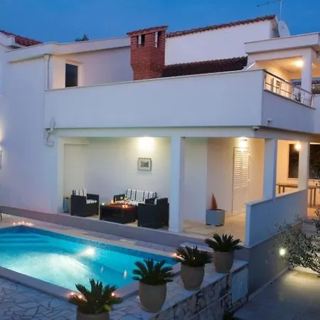 Doris Villa
